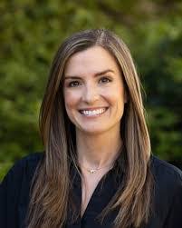 Betsy Ray's Instagram, Twitter & Facebook