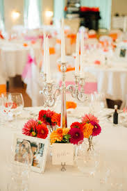 Bunte Vintage Hochzeit Im Schloss In Rot Orange Pink Vintage Hochzeit Dekoration Hochzeit Rote Hochzeit