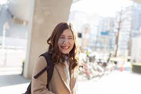 顔のあざは 生まれつきの私の個性 単純性血管腫がある大学生の彩さん あざ 顔 大学生