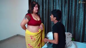 Malik ke bete ke sath ghar ki naukrani ne kiya khub chudai смотреть онлайн