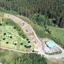 Für mama, papa und alle erwachsenen gibt es genügt ruhepunkte wie bänke, waldsofas und pavillons zum beobachten und ausruhen. Medebacher Spielberg Aventura Wird Erweitert Medebach