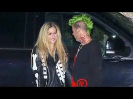 Megan fox and machine gun kelly went on a double date with avril lavigne and mod sun on friday night. Avril Lavigne And Mod Sun Bring Their Romance To Soho House Youtube
