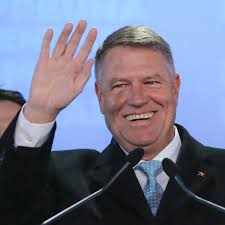 Președintele klaus iohannis a declarat că va convoca referendum pentru justiție în 26 mai, pentru că „așa nu supporters of klaus iohannis, the man who will be romania's next president, have been. Lichtgestalt Osteuropas Rumanischer Prasident Iohannis Wird Mit Karlspreis 2020 Geehrt Politik