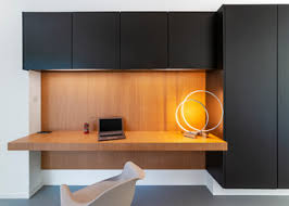Bureau inclus en haut se trouve un compartiment un peu plus large avec un abattant et au milieu, l'étagère dispose d'un grand compartiment à abattant. Bureau Photos Et Idees Deco De Bureaux Mai 2021 Houzz Fr