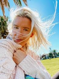 Sarah Wake's Instagram, Twitter & Facebook