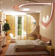 Eine Verkleidete Decke Lasst Sich Mit Stuck Oder Einem Originellen Beleuchtu Deckengestaltung Wohnzimmer Moderne Deckengestaltung Ideen Fur Kleine Schlafzimmer