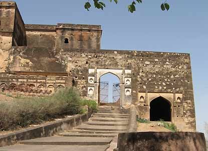 Barwa Sagar: Bundela Bastion