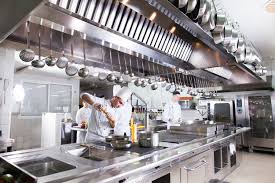 L'éclairage dans une cuisine professionnelle doit être abondant (500 lux) sans éblouir les cuisiniers. Comment Organiser Une Cuisine Professionnelle Blog Materiel Horeca