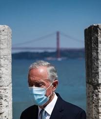 mɐɾˈsɛlu ˈnunu ˈdwaɾtɨ ʁɨˈbelu dɨ ˈsozɐ; Marcelo Rebelo De Sousa O Presente Foi Ter O Meu Neto A Ferver Vidas