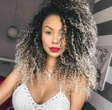 Gray curly hair is also dryer. Haare Silber Farben 70 Inspirationen Und Die Besten Pflegetipps Curly Silver Hair Highlights Curly Hair Curly Hair Styles