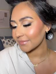 Calling all seniors! Are you graduating this year? We are available for  graduation makeup, click the link in our bio or DM me if you’re  interested!💄, 🎓: @hannah.ruu