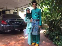 Beliau dibantu oleh 2 timbalan menteri, iaitu ahmad hamzah dan che abdullah mat nawi. Kekayaan Setiausaha Menteri Pertanian Dan Industri Asas Tani Dalam Perhatian Sprm Skandal Selangor