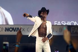 Lil nas x and billy ray cyrus' remix also won the country music association (cma) awards collaboration category, cma music event of the year; Lil Nas X Surprises Ohio School With Epic Old Town Road Performance