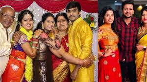 / kavya madhavan married to actor dileep. Heroine Sneha Sister Sangeetha Family Photos With Mother Father Youtube