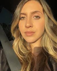 Tammy Cary's Instagram, Twitter & Facebook