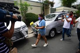 Noynoy aquino and 1 other. Q8k5bhgtp1juhm