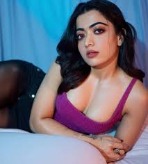 Her sizzling look 🥵🖤🔥 Allu arjun and leela are going to lit the stage  with their dance moves Theater's gonna bang 💥 . . #Kissik Song of the Year  ' 😎💥🔥 #Pushpa2TheRule . . #