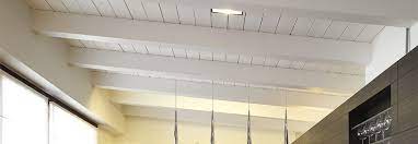 Zuerst die decke und die stellen die später die streifen bilden weiß streichen. Holzdecke Weiss Streichen Gewusst Wie Toom Baumarkt