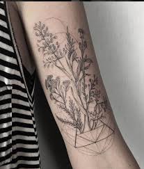 Best Black And Grey Tattoo Artists In San Diego Albert Dexx Chapter One Tattoo San Diego Geometric Ornamental Traditional Flower Dot Work Black Ink First Tattoo Black And Grey Tattoos Tattoos