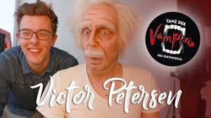 Catching up with... VICTOR PETERSEN (+BACKSTAGE) 🎭🦇