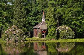Wie hingemalt liegt das seehaus im englischen garten direkt am ufer des kleinhesseloher sees. Englischer Garten Eulbach Nibelungen Land
