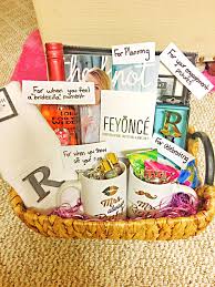 Diy Gift Basket For The Future Mrs Bride To Be This Is A Fun And Easy Present To Prepare Her Fo Wedding Planning Gifts Planning Gift Cute Bridal Shower Gifts