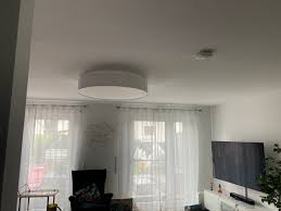 Wenn sie nach einer deckenleuchte für ihr wohnzimmer suchen, empfehlen wir ihnen moderne deckenleuchten aus eiche. Mit Sieben Hue Lampen Ausgestattet Stoff Deckenleuchte Macht Jedes Wohnzimmer Hell Hueblog De