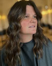 we're about to refresh her color, but had to post the growout😮‍💨 . . .  #LivedInColor #LivedInHair #LivedInBlonde #LivedInBrunette  #IndianapolisHair #IndianapolisHairstylist #IndyHair #IndyStylist  #CarmelIndianaHair #CarmelIndianaHairstylist ...