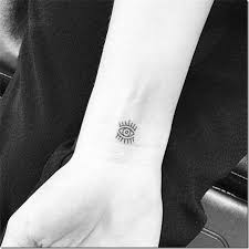 También pueden adornarse, como en las pulseras espejadas finamente detalladas y amuletos de las modernas culturas turcas. Tatuajes247 Tatuaje De Ideas Y Disenos Tatuajes De Ojo Turco