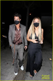 By showing their stuff on stage. Madelyn Cline Chase Stokes Dine Out With Outer Banks Co Stars Following Mtv Movie Tv Awards Photo 4557058 Chase Stokes Jonathan Daviss Madelyn Cline Rudy Pankow Sierra Capri Pictures