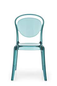 Ultra design et facile d'entretien ! Chaise Empilable En Plastique De Style Contemporain Parisienne Chaise En Polycarbonate By Calligaris Desig Chaise Plastique Chaise Empilable Decor De Patio