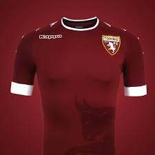E' uno dei club più titolati e storici d'italia, vantando anche 7 scudetti e 5 acquista nel nostro torino store: Pin Su Forza Toro