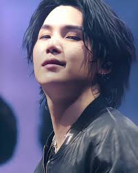 Hazel Brugger zielt auf Christian Lindner bei Spendengala