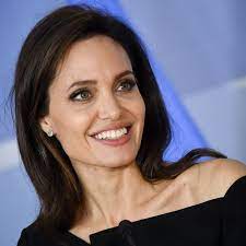 Née voight, formerly jolie pitt, born june 4, 1975) is an american actress, filmmaker, and humanitarian. Angelina Jolie Hat Sie Wieder Einen Neuen Stern De