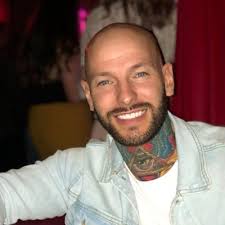 Dan Hutton's Instagram, Twitter & Facebook