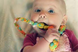 Teething Necklace From Rebekahgough Blogspot Com Use Strips Of Fabric Wrapped And Knotted Over Wood Beads As A Baby Safe Necklace For Che Teething Necklace Teething Necklace For Mom Baby Sewing