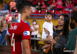 Được hlv polking động viên và cho vào sân thi đấu là một cơ hội và tôi đã nắm lấy. Con Gai Khong Cho Bui Tiáº¿n DÅ©ng Om Sau Tráº­n Ä'áº¥u Ngoi Sao