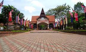 Exploring the park is a good way to spend an afternoon and entrance into both mini malaysia & asean guided melaka shore excursions with lunch. Taman Mini Malaysia Holidaygogogo