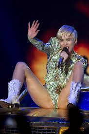 Miley cyrus pussy rub - MegaPornX.com