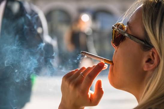 Smoking - Wikipedia