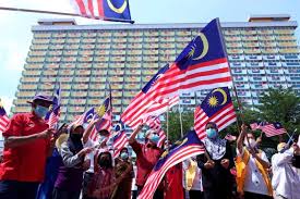 Kepentingan menerapkan semangat cinta akan negara karangan. Gambar Semangat Patriotik