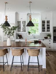 This Type Of Kitchen Layout Can Be An Inspiring And High Quality Idea Kitchenlayout Modern Country Kitchens Country Style Kitchen Modern Kitchen