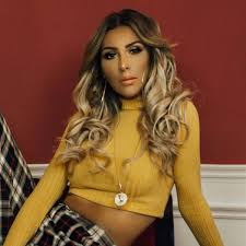 Singer and rapper who rose to stardom as a member of the pop group monrose, with whom she performed from 2006 to 2011. Senna Gammour Im Interview Komme Nicht Mal Mit Meiner Eigenen Vagina Klar Panorama