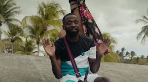 I built my life in the good, in the bad i drove my ship in the clean, in the dirt we like it when thousands turn into millions The T Shirt Footkorner Da Uzi In Her Video Clip Bonita Spotern