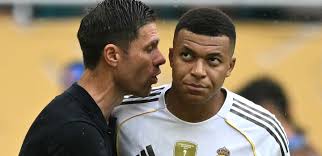La discusión entre Xabi Alonso y Mbappé ante las cámaras, horas antes del  despido del DT de Real Madrid - EL PAÍS Uruguay