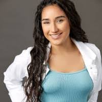 Alexis Saenz's Instagram, Twitter & Facebook