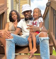 A King 👑 and his 2 Daughters. ♥️♥️