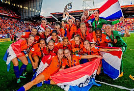 Lachende gezichten te zien bij thuiskomst leeuwinnen. Worden De Oranje Leeuwinnen Kampioen Geef Je Mening Wk Vrouwenvoetbal Gelderlander Nl