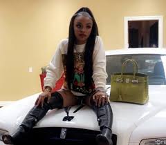 The women started a discussion which quickly moved to the house's kitchen, where iyanna allegedly took a kitchen knife with which she repeatedly stabbed jacobs in both arms. Yaya Mayweather Wiki Bio Age Height Boyfriend Net Worth Family