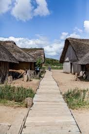 Ein Ausflug Nach Haithabu Auf Den Spuren Der Wikinger Forde Fraulein Wikinger Haus Wikinger Coole Architektur